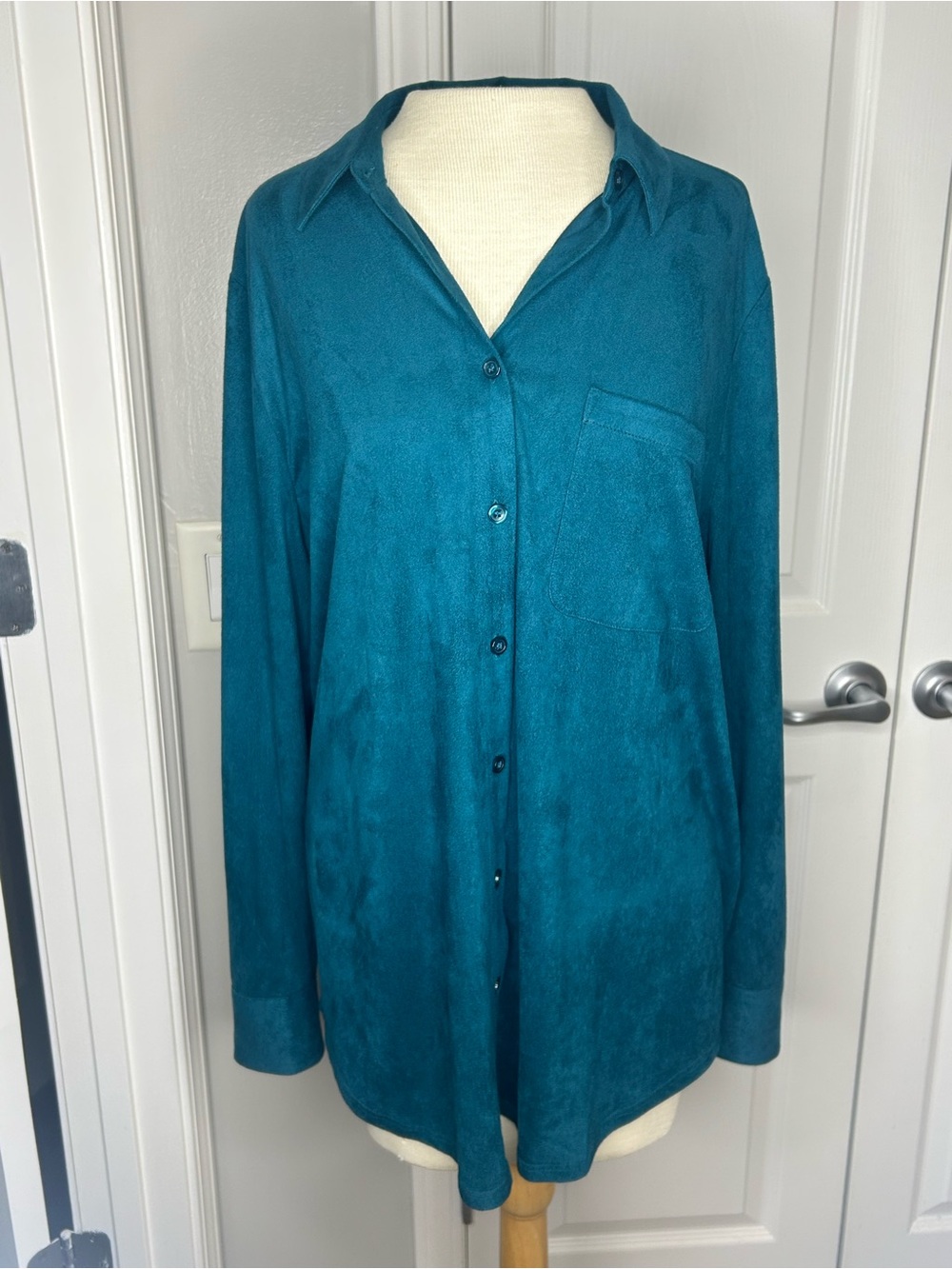 Chico’s Teal Faux Suede Button Down Blouse Women’s Size 2 Long Sleeve‎ Top